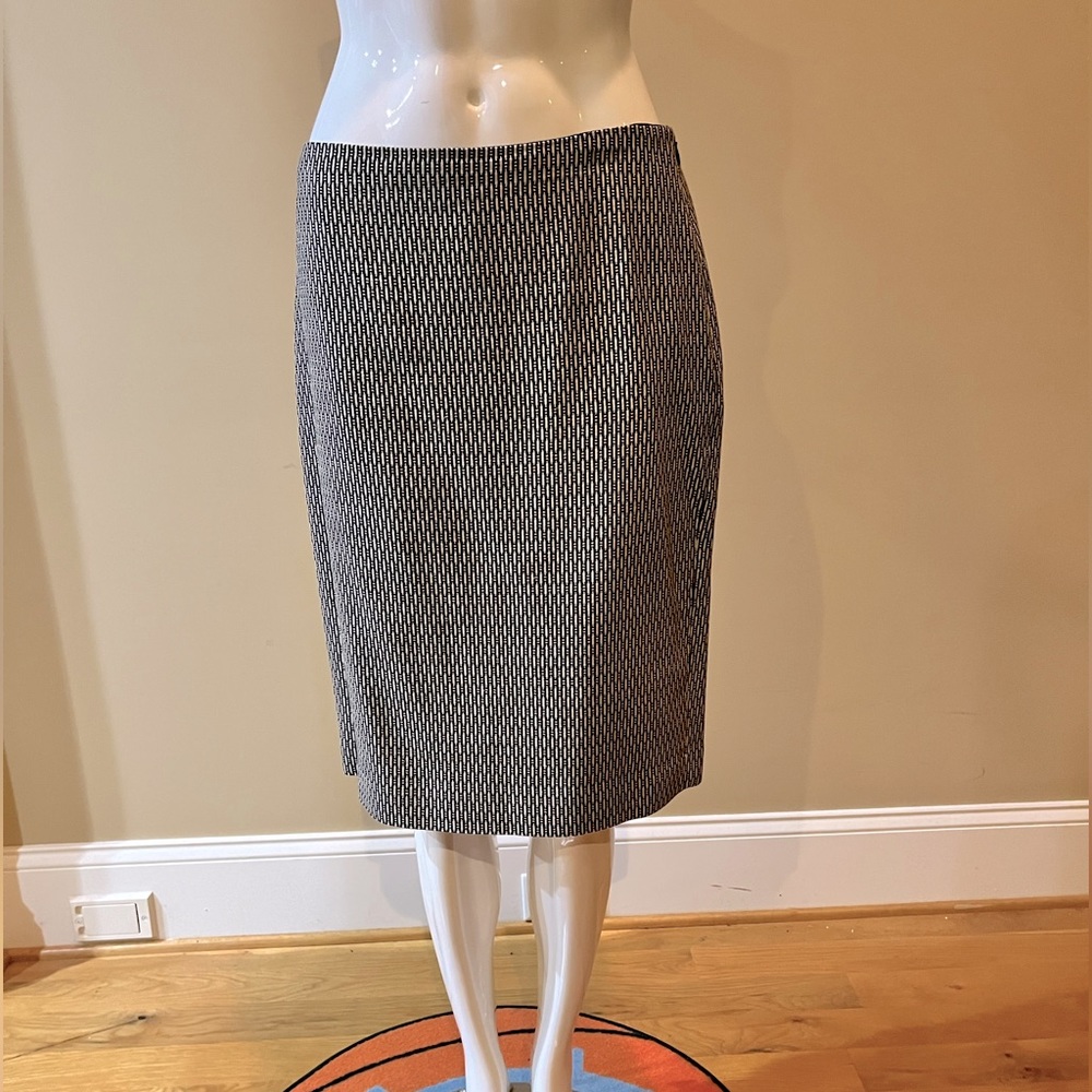 Dana Buchman eye-catching skirt
